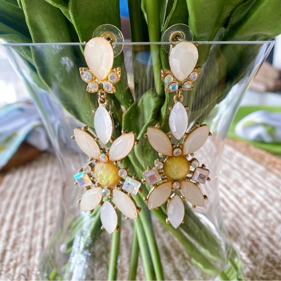 ✨ BOHO CREAM GOLD BEADED FLORAL CUSTOME JEWELRY EARRINGS! - Picture 6 of 10